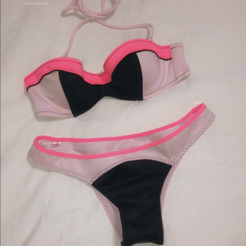 Victoria’s Secret bikini set